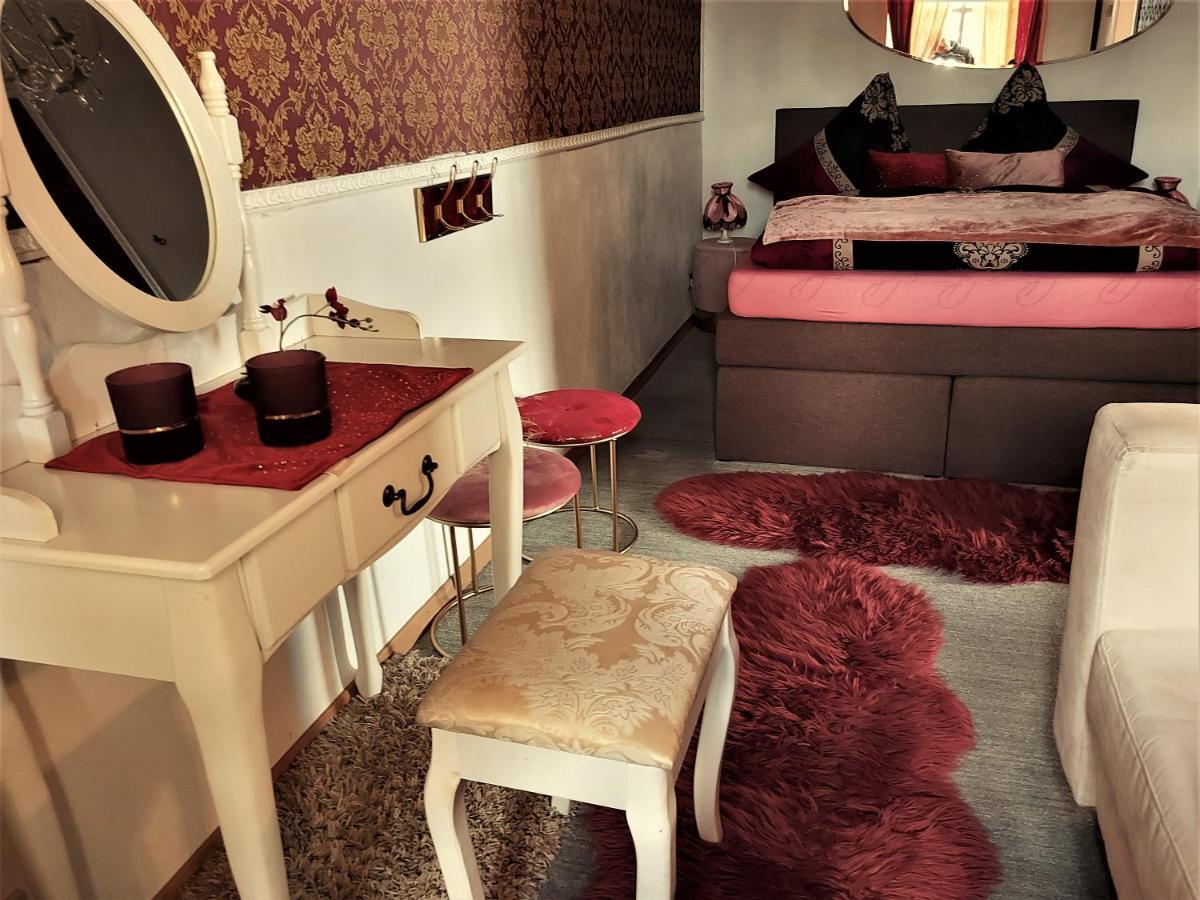 Schloss Weichs Zu Regensburg Mit 2Schlafzimmer Parkplatz Internet 75Qm Zentrum Esterno foto