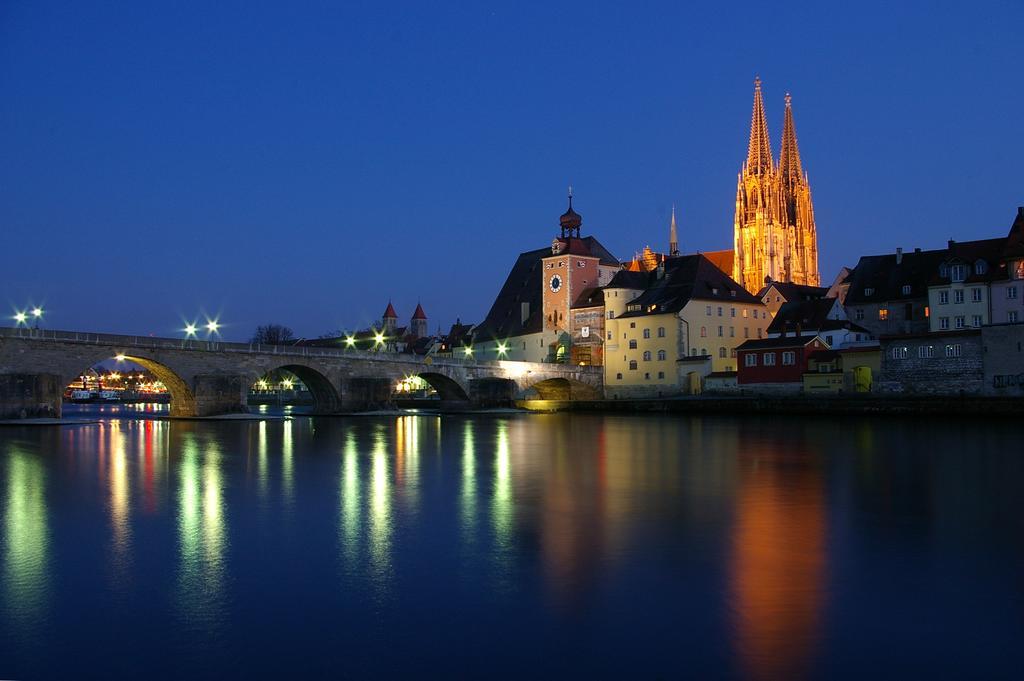 Schloss Weichs Zu Regensburg Mit 2Schlafzimmer Parkplatz Internet 75Qm Zentrum Esterno foto