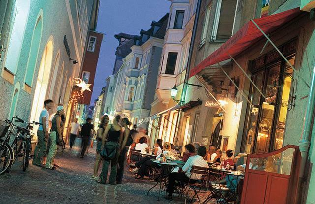 Schloss Weichs Zu Regensburg Mit 2Schlafzimmer Parkplatz Internet 75Qm Zentrum Esterno foto